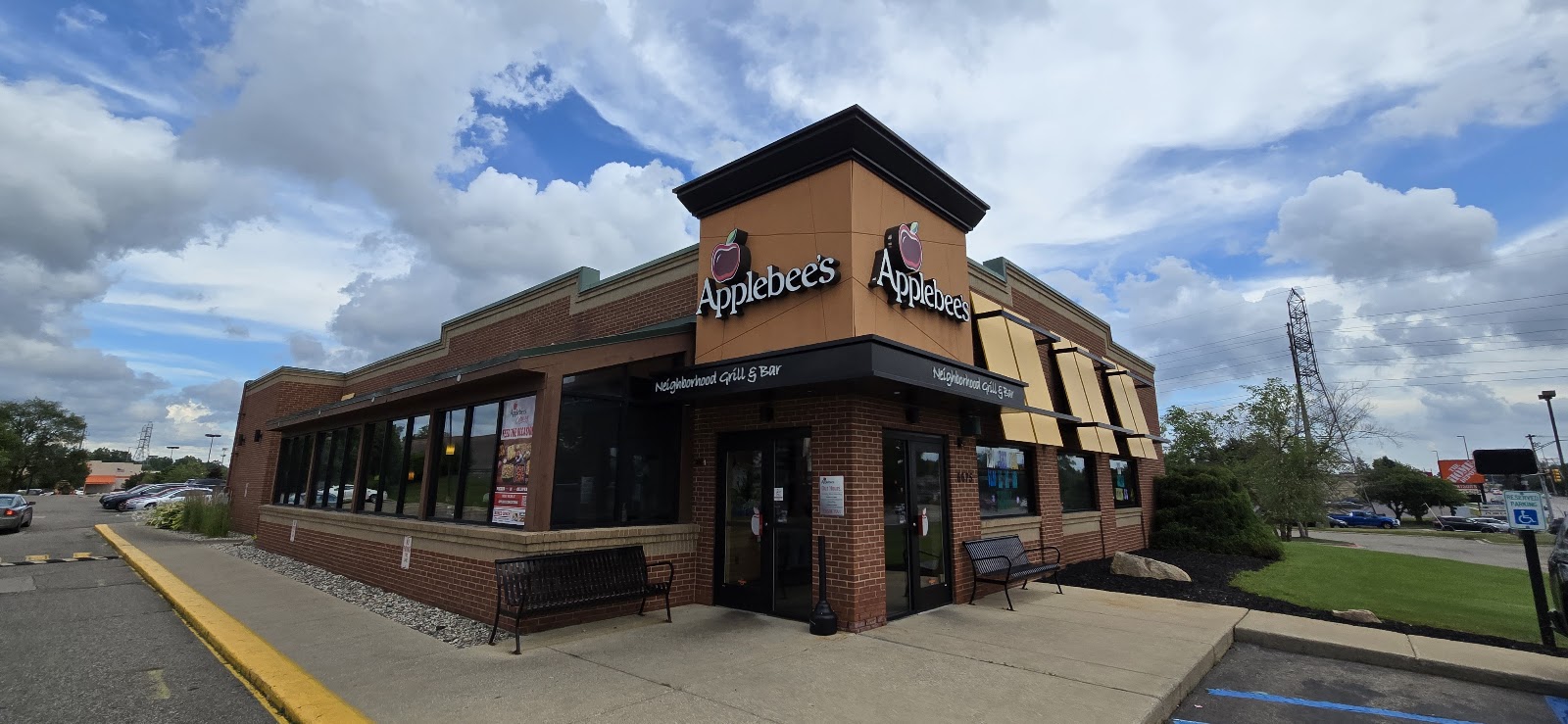 Applebee's Grill + Bar in Westland