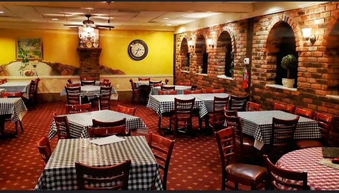 DeLuca's Restaurant in Westland