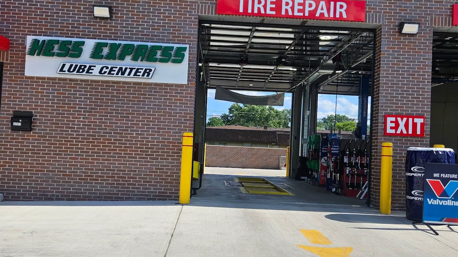Hess Express Lube Center in Westland