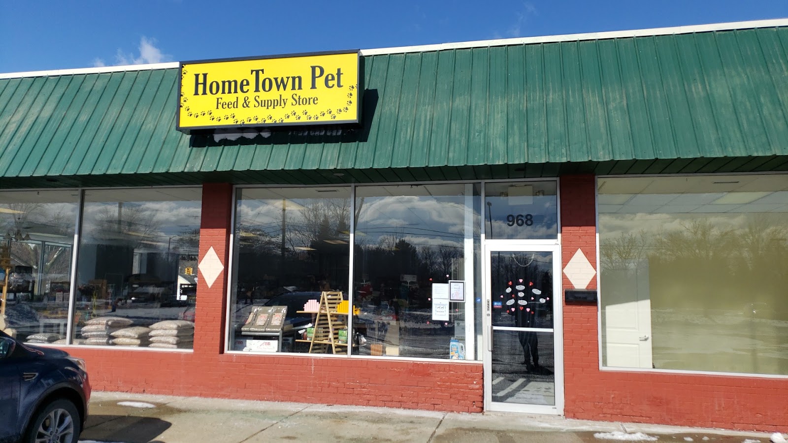 Hometown Pets feed and supply store — photo