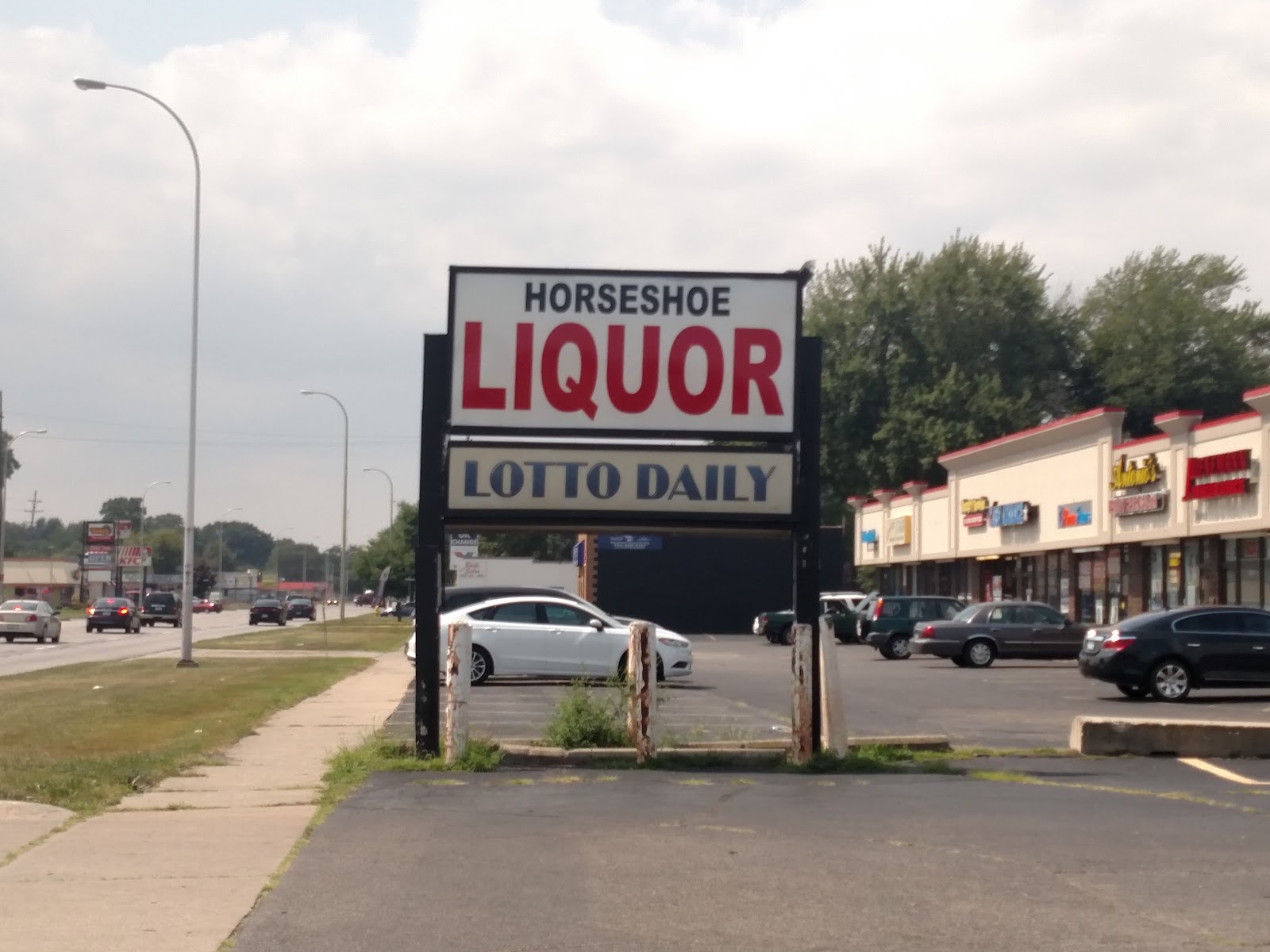 Horseshoe Liquor — photo