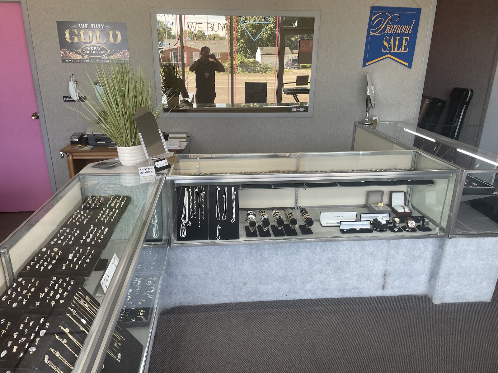 Malea's Discount Jewelry in Westland