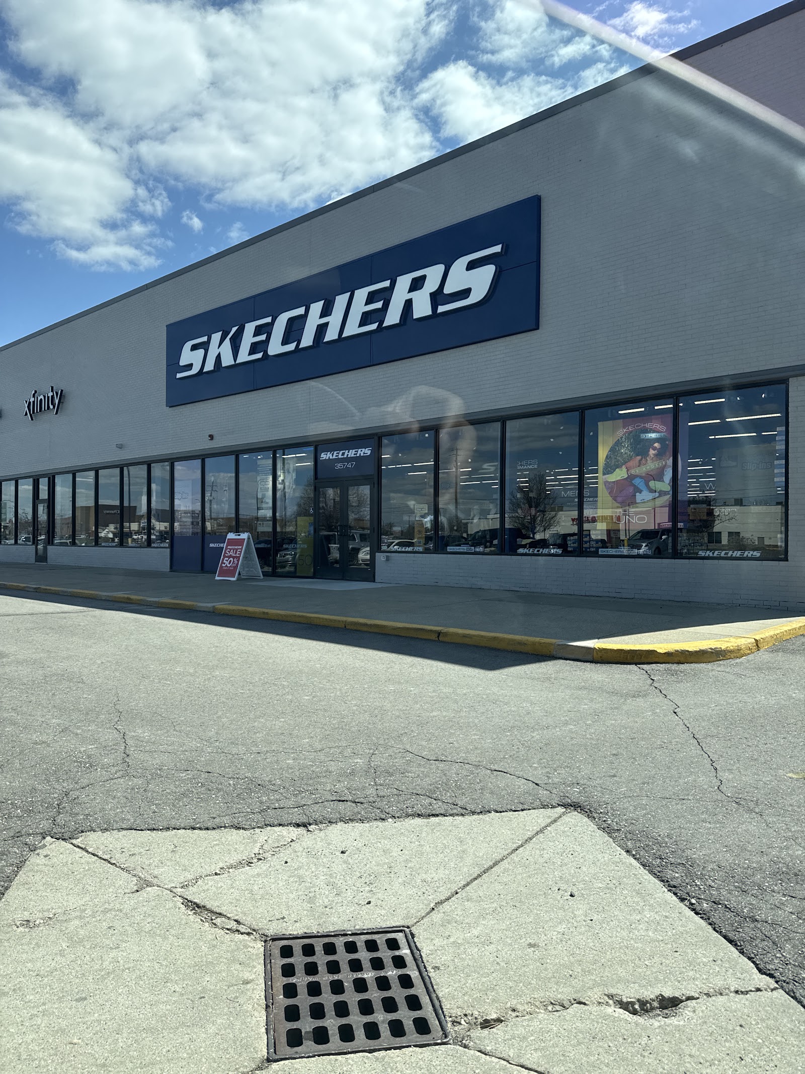 SKECHERS Warehouse Outlet — photo