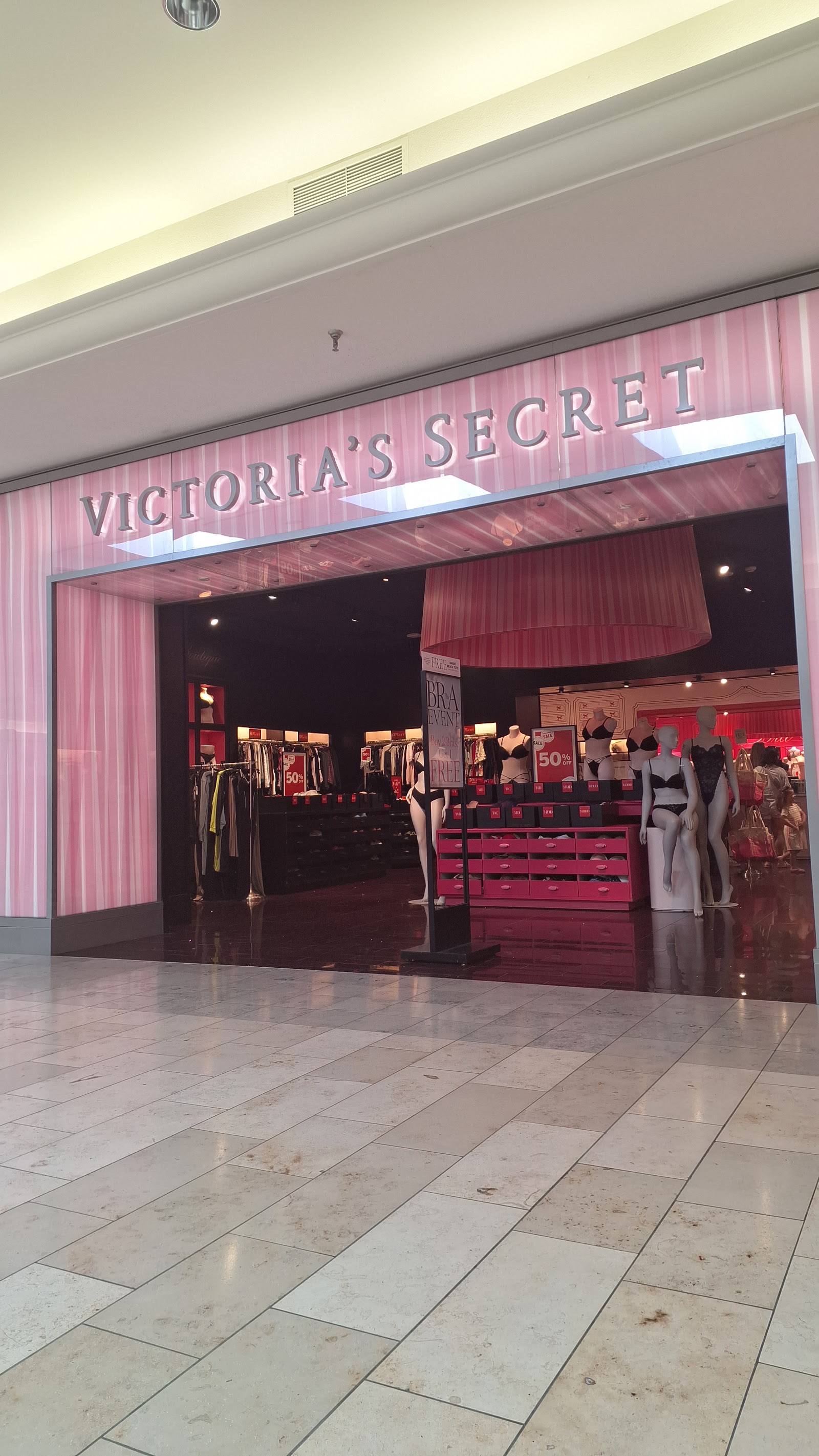 Victoria's Secret & PINK — photo