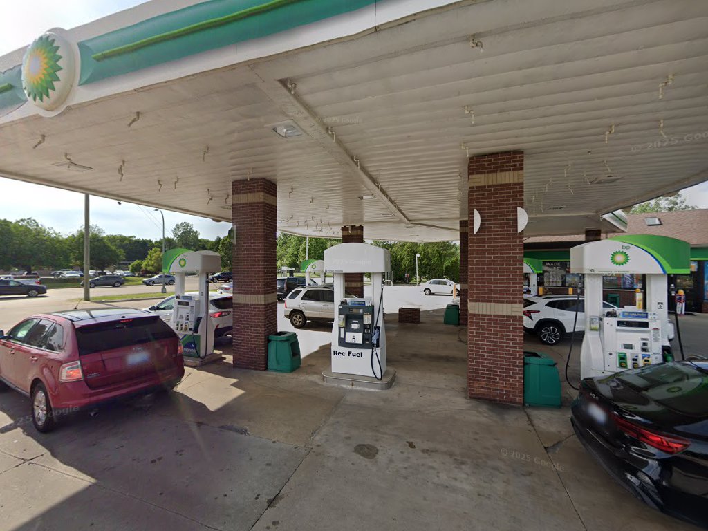 Warren Fuel Mart Inc in Westland